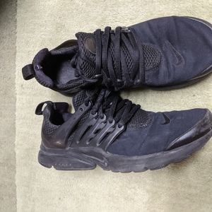 Black Nike prestos
